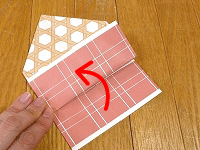 簡単　節分・豆入れ箱の折り方（11）下側を折り返します。